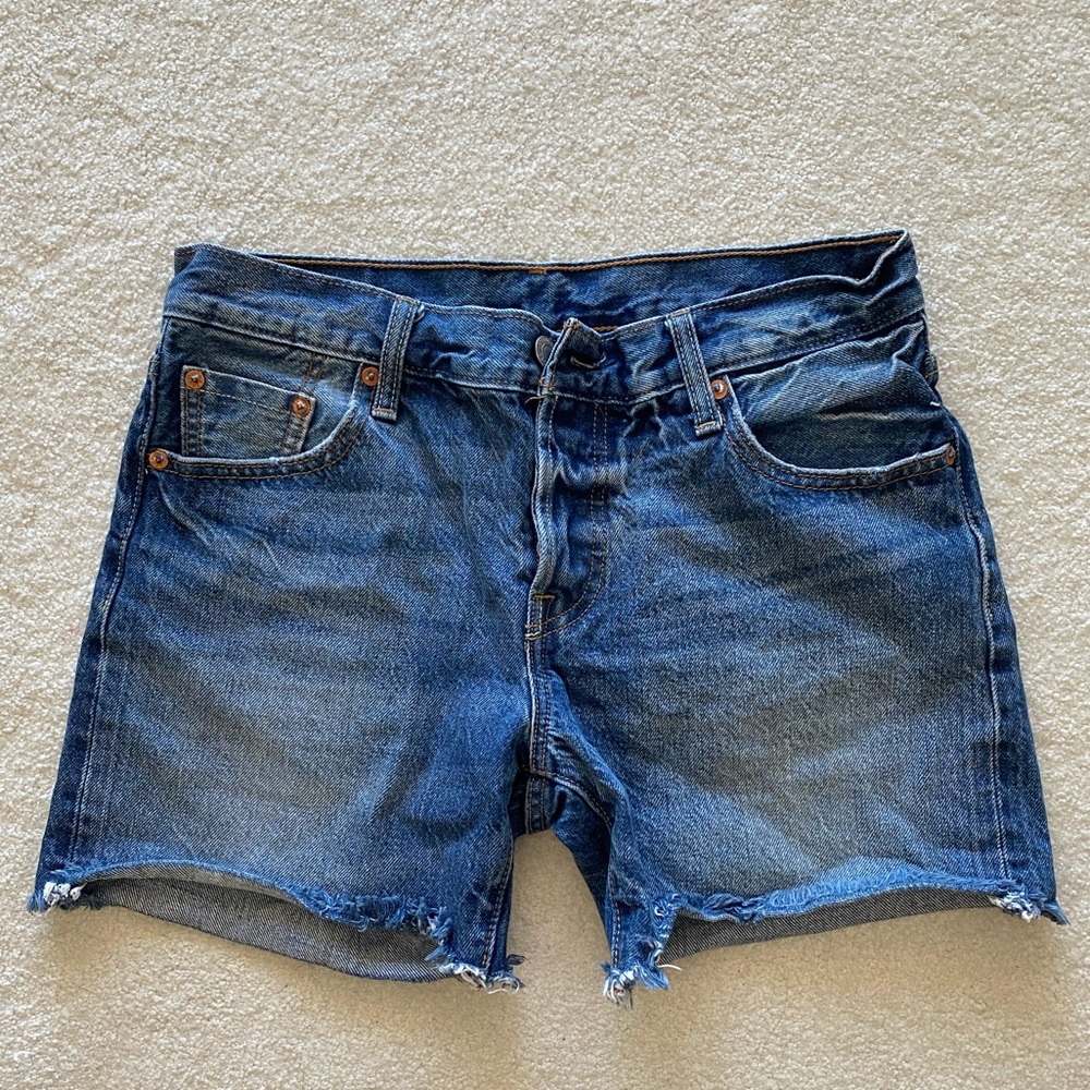 Levi’s blue denim shorts size 25